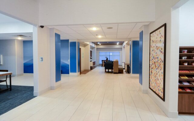 Holiday Inn Express & Suites New Boston by IHG