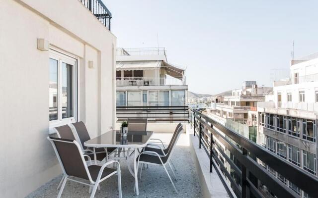 Piraeus Deluxe 2BDR Apt - near metro and port