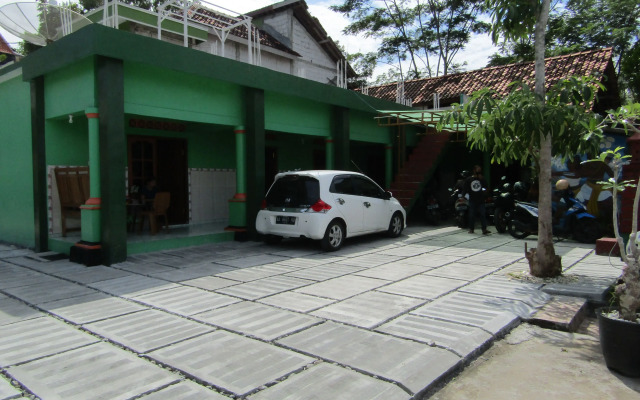 Losmen Kinasih Puncak & Gazebo Pandang