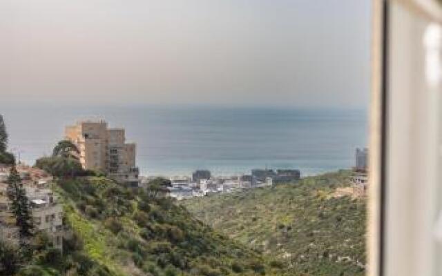 Luxury home Ahuza