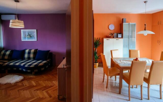 Marina Bay Apartment