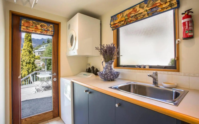 The perfect retreat- 139 on Peninsula – Guest Rooms – Queenstown