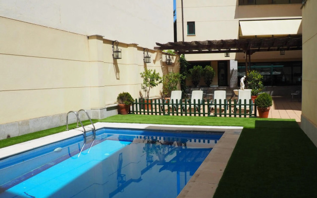 Hotel Ele Puente Romano