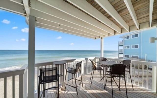 Turtle Cove 2 Bedroom Condo by RedAwning