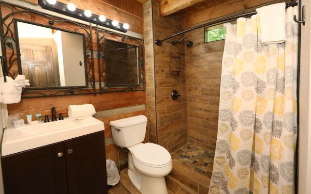 Bear Trails - Two Bedroom Cabin