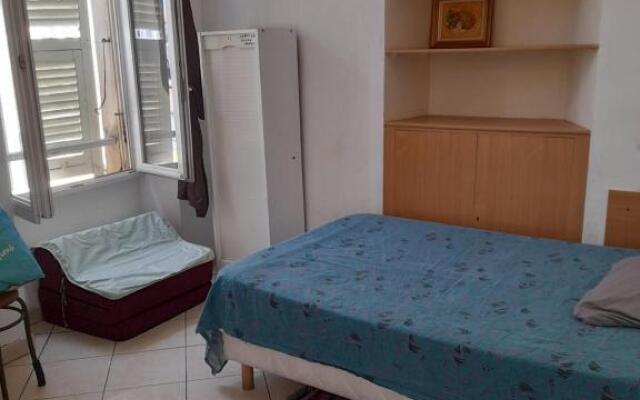 Studette Charlot centre - 11 rue Paradis Nice