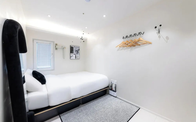 Slow On Hostel Hongdae