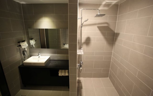 Incheon Ali Suite Hotel