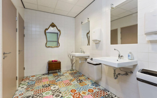 Hostelle - Caters to Women