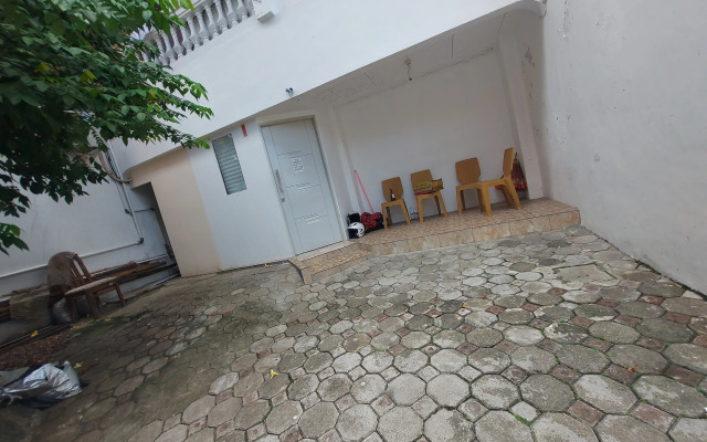 Eiffel Residence Cideng by ZUZU