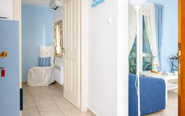 Beach Vibe - Seaside Stay w Balcony Near Volos