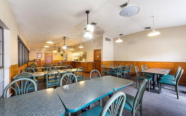 Econo Lodge Inn & Suites Fulton - Rockport