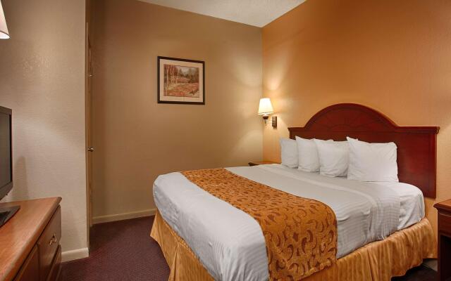 Best Western Delhi Inn