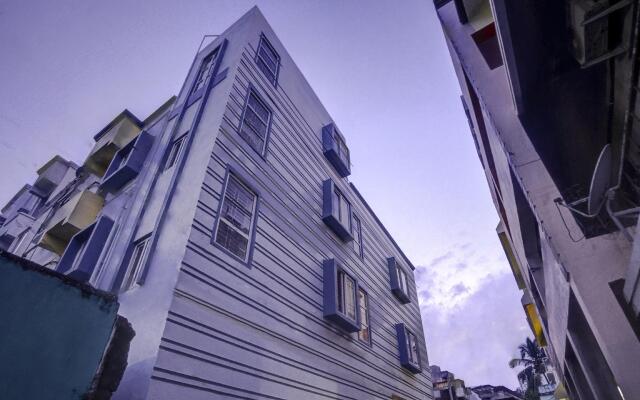 OYO 81587 Luxurious Stay near Railway Station