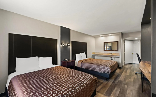 Rodeway Inn & Suites Downtown North