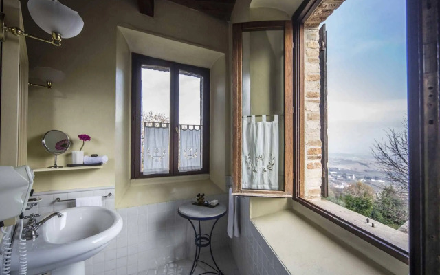 Palazzo Viviani Castello di Montegridolfo