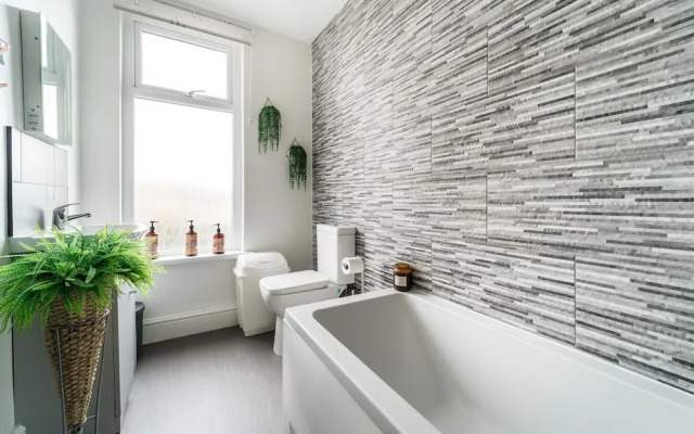 2br-sleeps5-privategarden-freeparking-pets