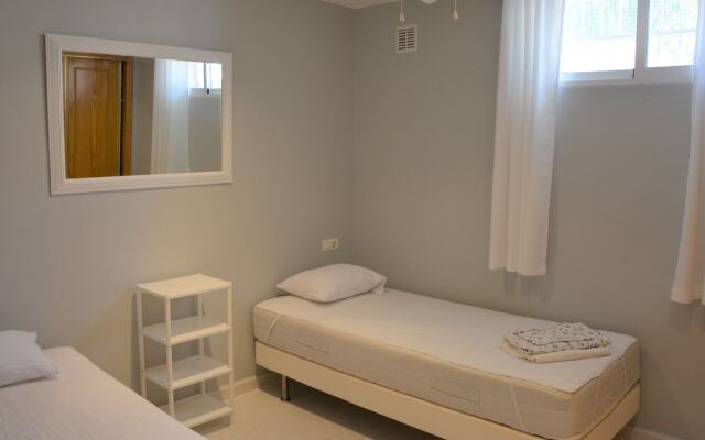Large Villa With Private Pool and Five Bedrooms in Benijofar