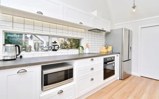 Akaroa Harbour View - Christchurch Holiday Homes