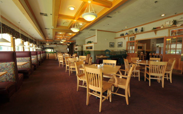 Shilo Inn Suites Hotel - Nampa Suites - Idaho