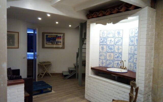 Studio in Madrid, With Shared Pool, Enclosed Garden and Wifi