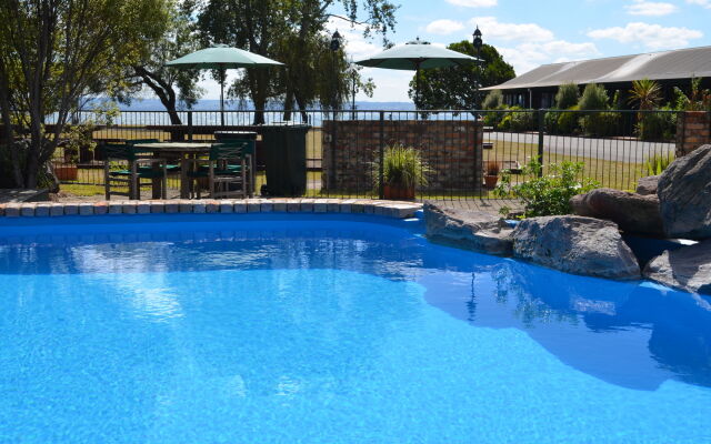 Cedarwood Lakeside Motel & Conference Venue