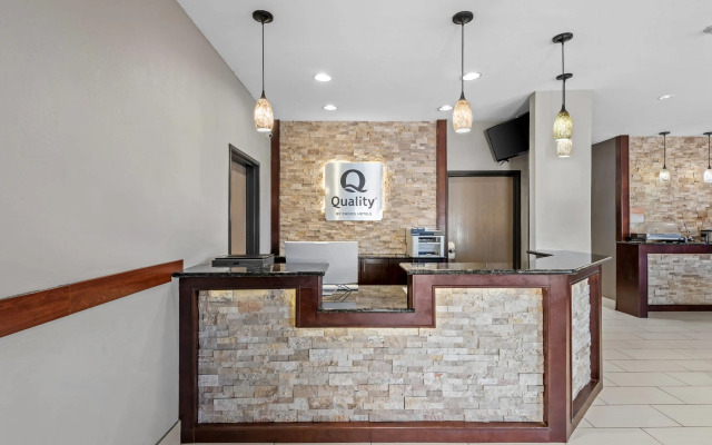 Quality Inn & Suites Des Moines Airport
