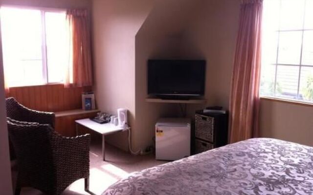 Royal Palms Papamoa Bed & Breakfast