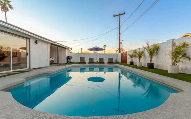 The Melrose ASU Pool Workspace Firepit