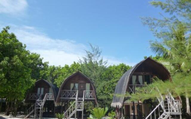 Mari Mari Backpackers Lodge, Mantanani Island