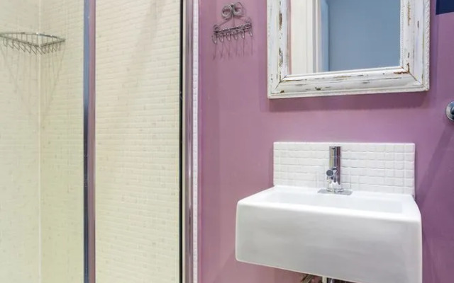 Veeve - Colourful Charisma