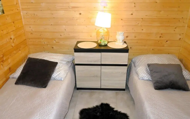 House by the Lake in Wiselka