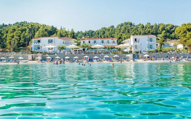 Xenios Dolphin Beach Hotel