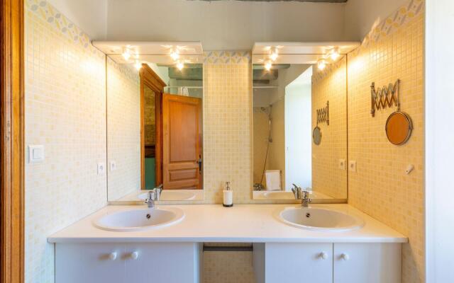 Fantastic Holiday Home in Dégagnac with Jacuzzi