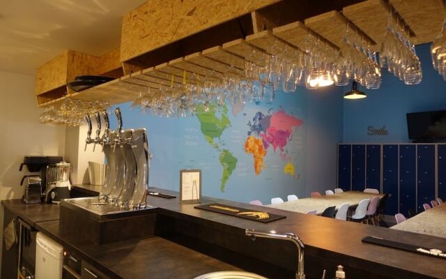 SHARE & Cheers ! Hostel