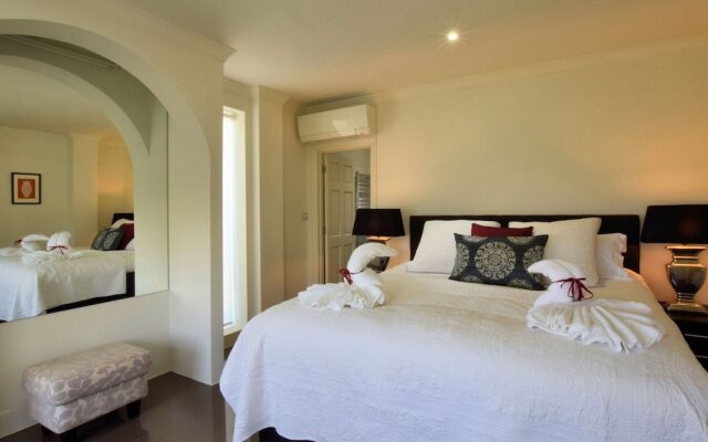 Graceful Villa in Sayalonga with Swimming Pool