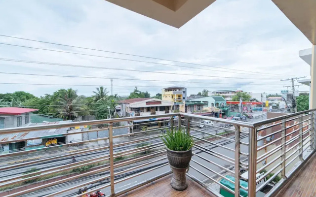 RedDoorz near Golden Sarok Shrine