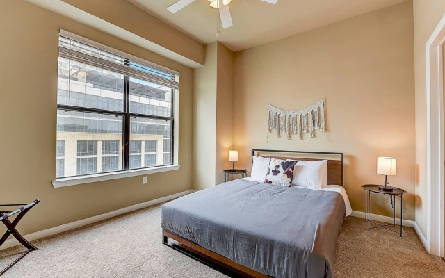 FRONTDESK Oakwood Residence Apts Uptown Dallas