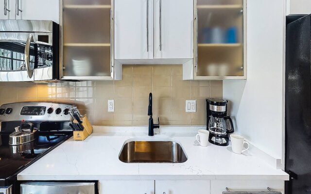 Beach Club Modern Condo C Bldg