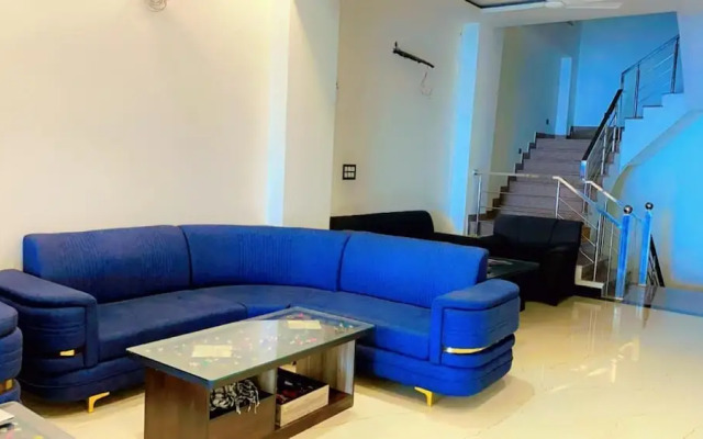Hotel Giriraj Palace