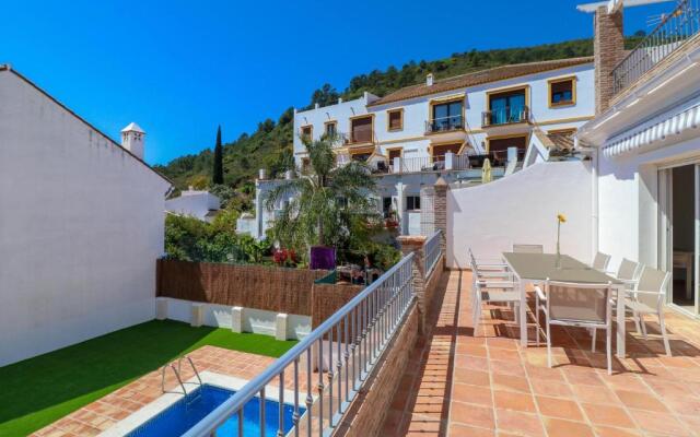 4 BR house in Benahavis Centre, Costa del Sol