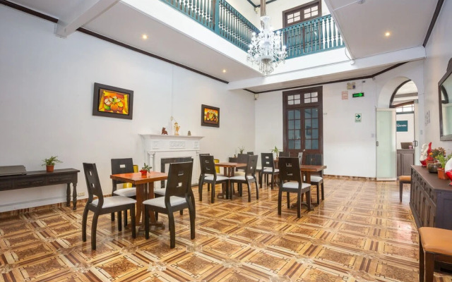 El Monarca Miraflores