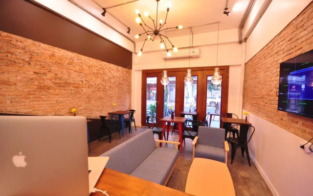 Hive Hostel - Adults Only