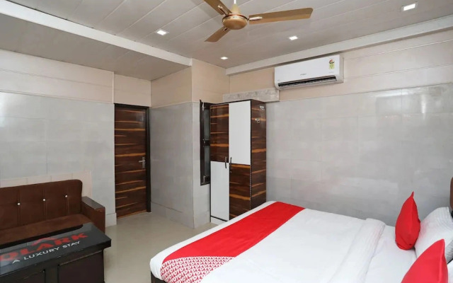Qlark Stay by OYO Rooms