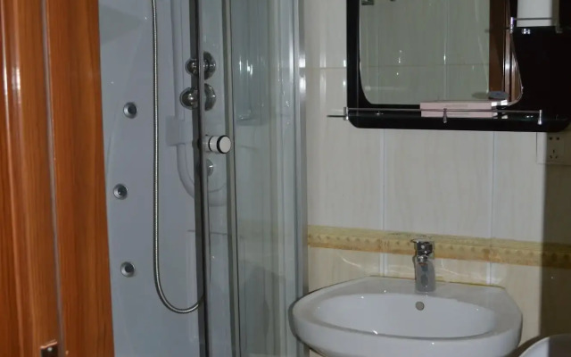 Land Hotel