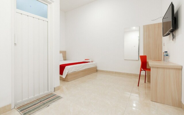 Cemerlang Guesthouse by RedDoorz