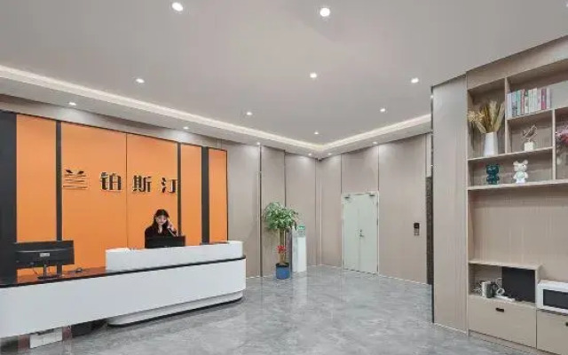 Lans Tine Hotel