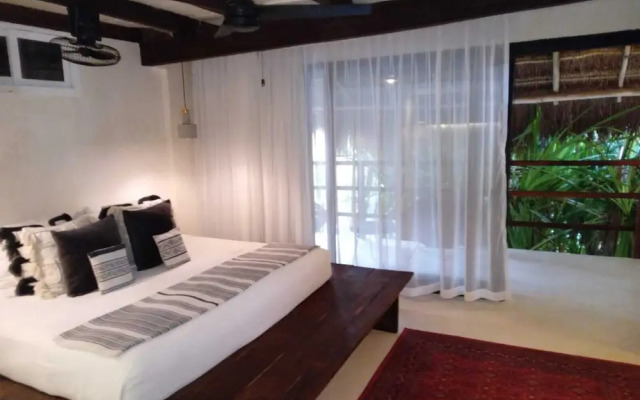 Amor Rooms