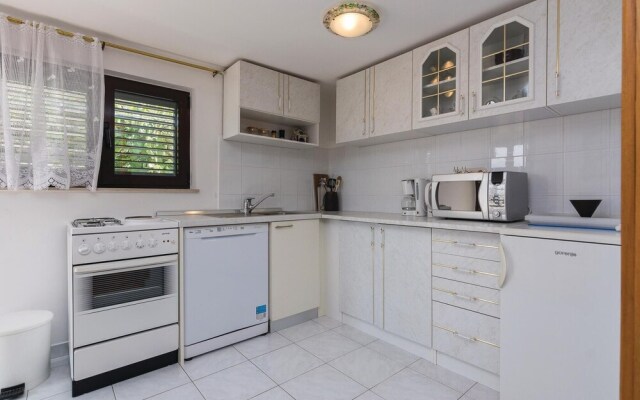 Amazing Home in Rtina With Wifi and 4 Bedrooms