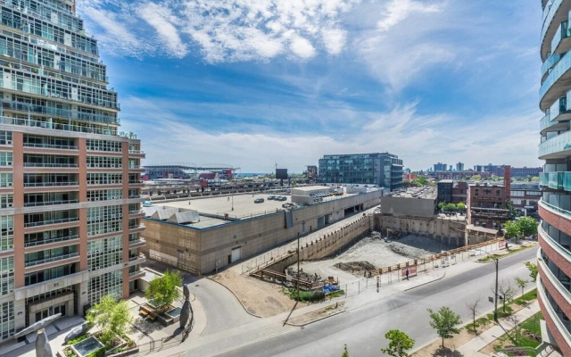 Downtown Condo Near Exhibition W/Balcony